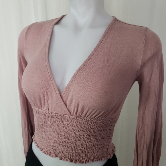 Urban Outfitters dusty pink rose long sleeve smocked crop top size small - Picture 2 of 7